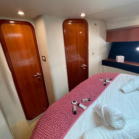 Boat Accommodation Ltd Torquay Exterior photo